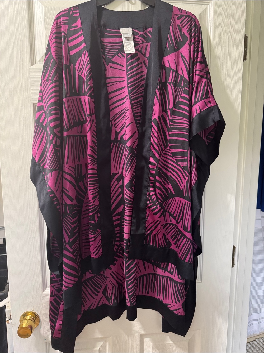 Chico's Black and Magenta Leaf-Print Kimono